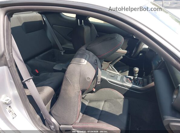 JF1ZDBB14S9700556 2025 SUBARU BRZ Silver Widok naklejki z numerem VIN