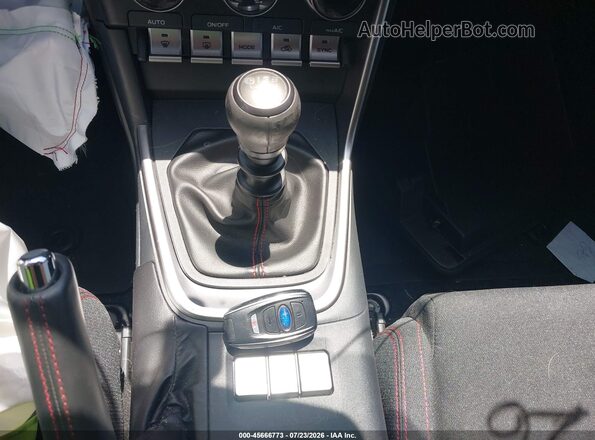 JF1ZDBB18P9707131 2023 SUBARU BRZ White Widok deski rozdzielczej