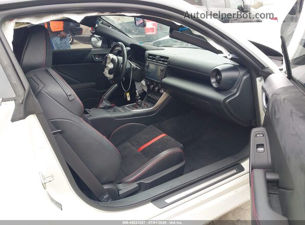 JF1ZDBE17R9700993 2024 SUBARU BRZ Белый Вид салона спереди