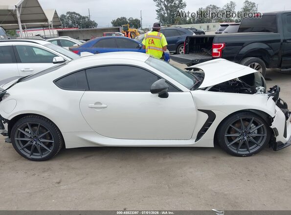 JF1ZDBE17R9700993 2024 SUBARU BRZ Белый Вид задней части салона