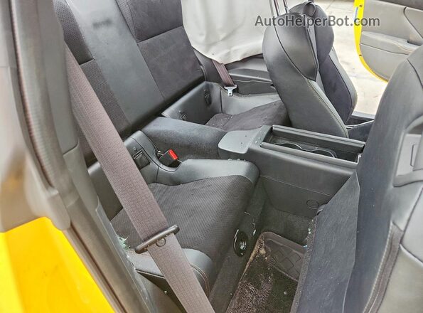 JF1ZDBS19T9700652 2026 SUBARU BRZ Yellow Vista de los asientos traseros