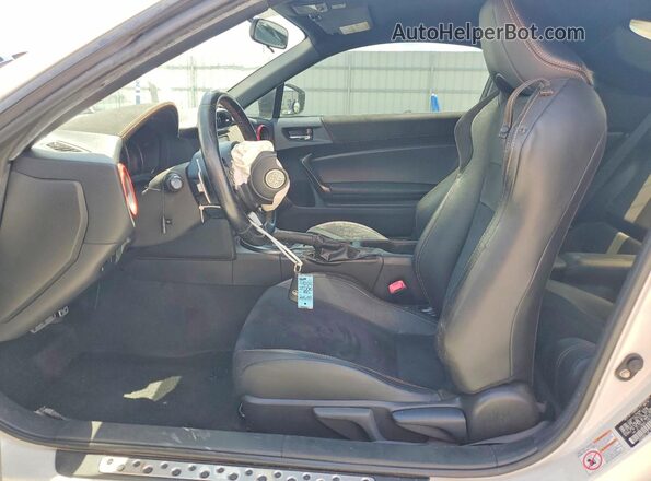 JF1ZNAA12H8708100 2017 TOYOTA 86 White Вид салону спереду