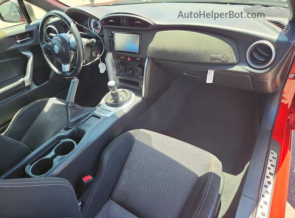 JF1ZNAA14H8704484 2017 TOYOTA 86 Red წინა პანელის ხედი