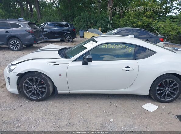 JF1ZNAA17H8708707 2017 TOYOTA 86 White Vista interior de 360 grados