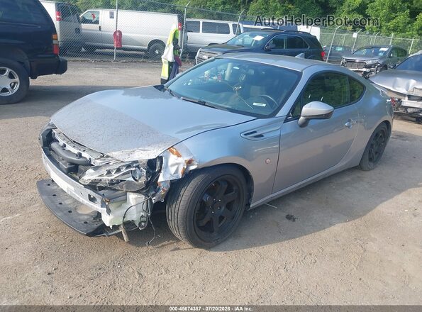 JF1ZNAA17H9709317 2017 TOYOTA 86 Silver Vista tres cuartos delantera izquierda