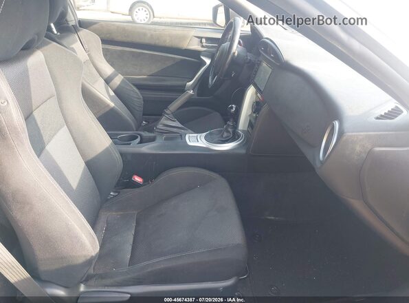 JF1ZNAA17H9709317 2017 TOYOTA 86 Silver Vista interior delantera