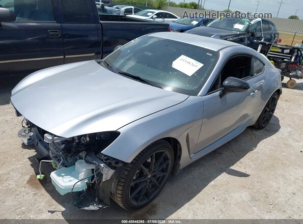 JF1ZNBE12S8758678 2025 TOYOTA GR86 Серебряный Передняя левая четверть