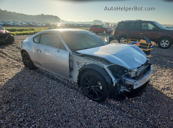JF1ZNBE13P9763647 2023 TOYOTA GR Серебряный Передняя правая четверть