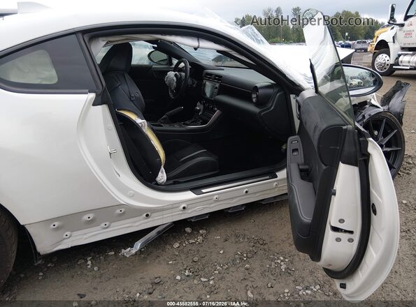 JF1ZNBE13R8757548 2024 TOYOTA GR86 White Widok wnętrza z przodu