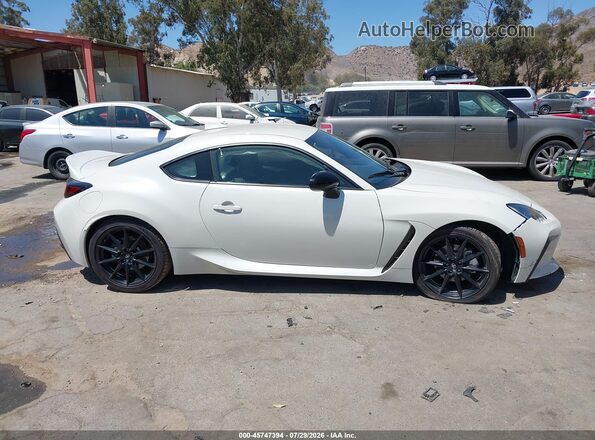 JF1ZNBE17R8753020 2024 TOYOTA GR86 White უკანა სალონის ხედი