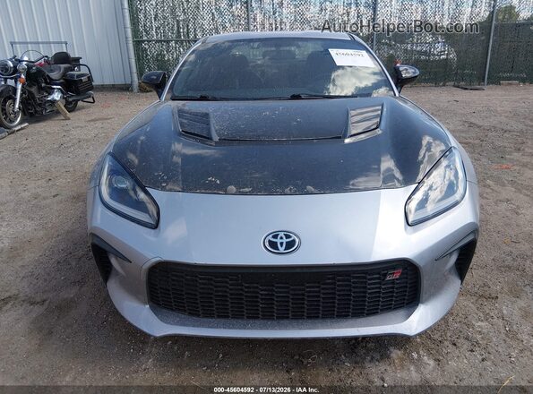 JF1ZNBF17P8758732 2023 TOYOTA GR86 Серебряный Вид спереди
