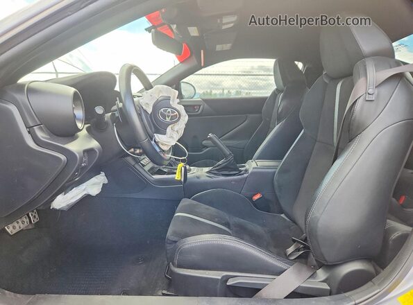 JF1ZNBF19P8761776 2023 TOYOTA GR Silver წინა სალონის ხედი