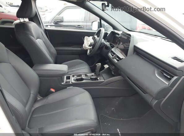 JF2BUPAD4TY481255 2026 SUBARU OUTBACK White Widok wnętrza z przodu