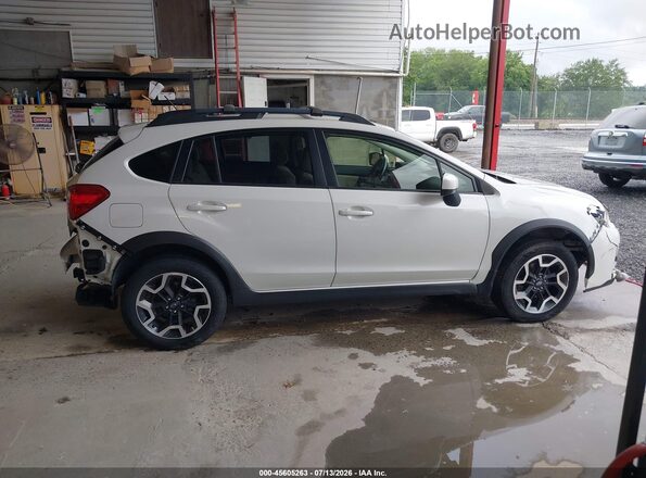 JF2GPABC1HH229843 2017 SUBARU CROSSTREK White Вид задньої частини салону