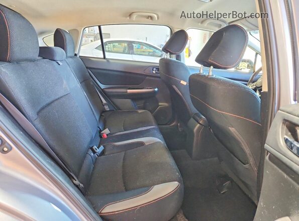 JF2GPABC2H8267663 2017 SUBARU CROSSTREK Silver Вид задньої частини салону