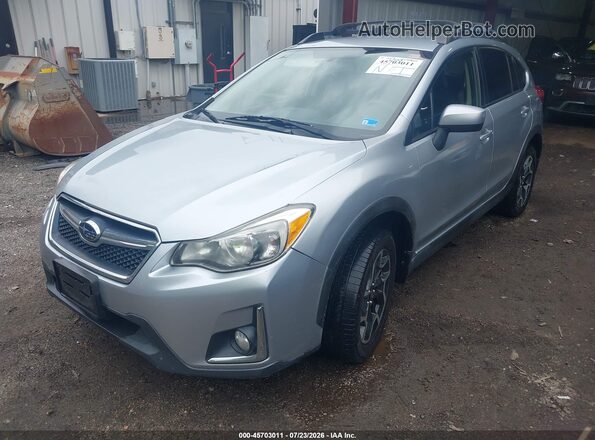 JF2GPABC3HH249429 2017 SUBARU CROSSTREK Silver Vista tres cuartos delantera izquierda
