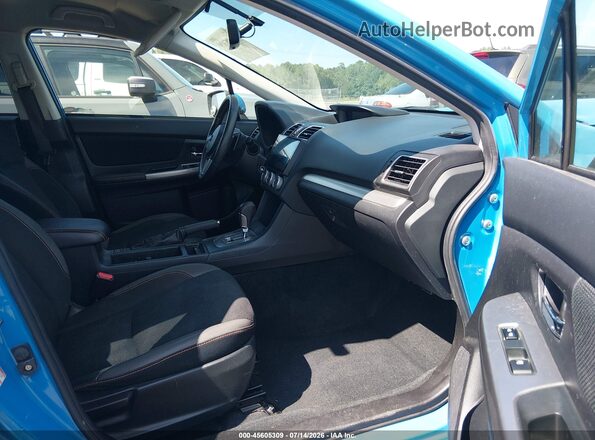 JF2GPABC7H8221634 2017 SUBARU CROSSTREK Light Blue წინა სალონის ხედი