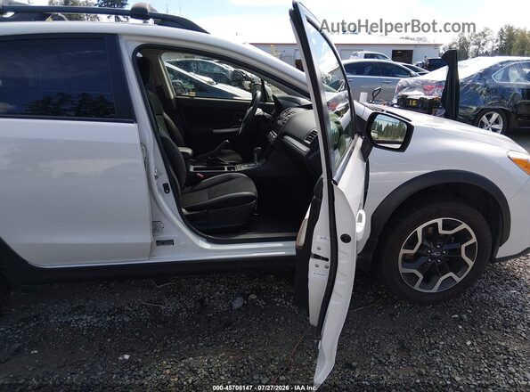 JF2GPADC5HH278136 2017 SUBARU CROSSTREK White Front interior view