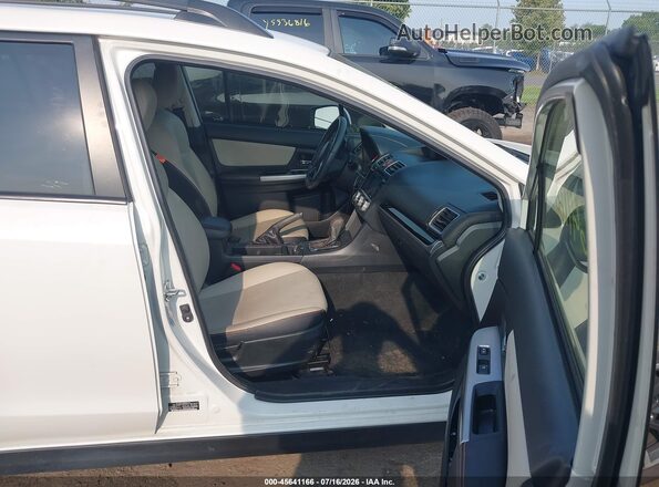 JF2GPAKC5H8208459 2017 SUBARU CROSSTREK White Widok wnętrza z przodu