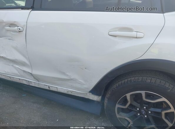 JF2GPAKC5H8208459 2017 SUBARU CROSSTREK White Widok z przodu
