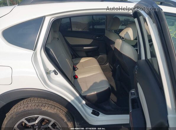 JF2GPAKC5H8208459 2017 SUBARU CROSSTREK White Widok naklejki z numerem VIN