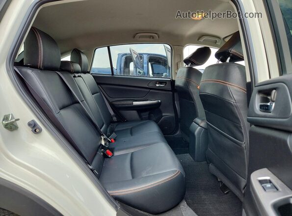 JF2GPAKC7G8218201 2016 SUBARU CROSSTREK White უკანა სალონის ხედი