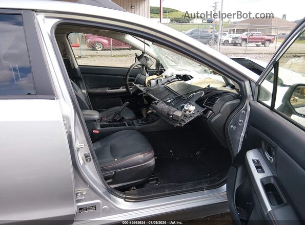 JF2GPALC2H8217246 2017 SUBARU CROSSTREK Silver წინა სალონის ხედი