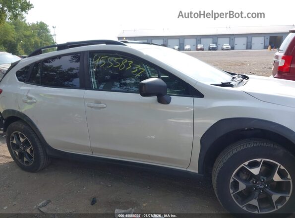 JF2GTAAC0KH205022 2019 SUBARU CROSSTREK White Սալոնի հետևի տեսք