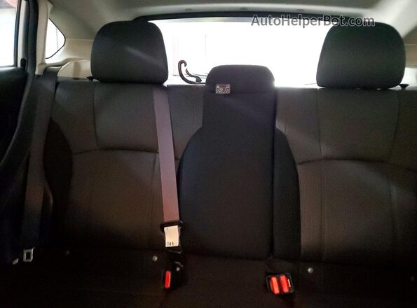 JF2GTAAC2JH352411 2018 SUBARU CROSSTREK White Vista de los asientos traseros
