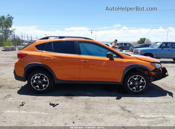 JF2GTAAC6JG331695 2018 SUBARU CROSSTREK Orange Vista interior trasera