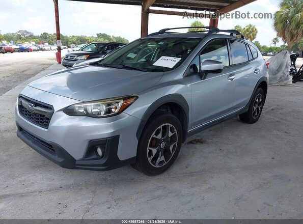 JF2GTABC0JH213313 2018 SUBARU CROSSTREK Silver Vista tres cuartos delantera izquierda