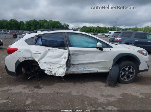 JF2GTABC0JH235392 2018 SUBARU CROSSTREK White Widok wnętrza z tyłu