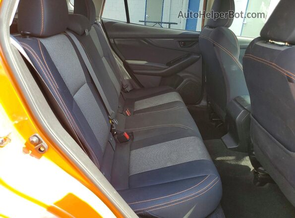 JF2GTABC0JH258073 2018 SUBARU CROSSTREK Orange Vista interior trasera