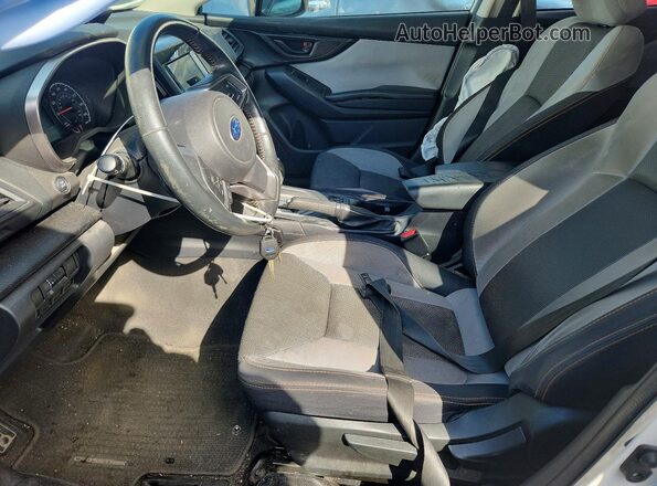 JF2GTABC3JH240280 2018 SUBARU CROSSTREK White Front interior view