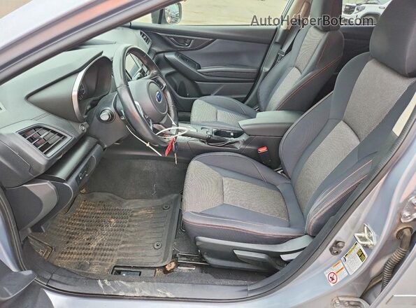 JF2GTABC4JH260800 2018 SUBARU CROSSTREK Серебряный Вид салона спереди
