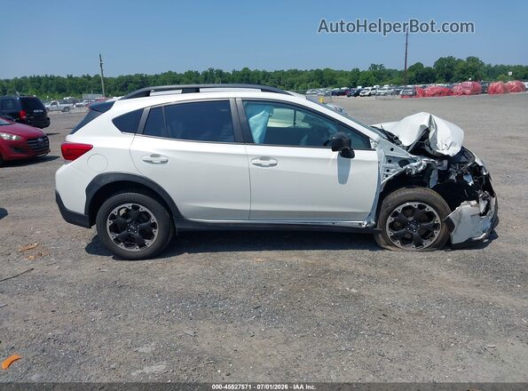 JF2GTABC4NH202692 2022 SUBARU CROSSTREK White Rear interior view
