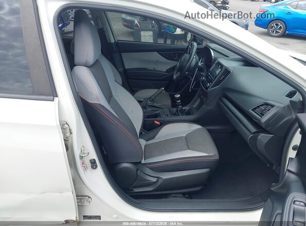 JF2GTABC5J9250058 2018 SUBARU CROSSTREK White Вид салону спереду