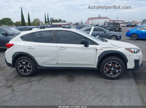 JF2GTABC5J9250058 2018 SUBARU CROSSTREK White Вид задньої частини салону