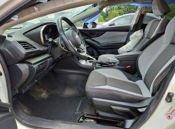 JF2GTABC5JH256237 2018 SUBARU CROSSTREK White Widok wnętrza z przodu