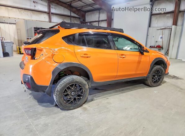 JF2GTABC6JH257946 2018 SUBARU CROSSTREK Orange Задня права чверть