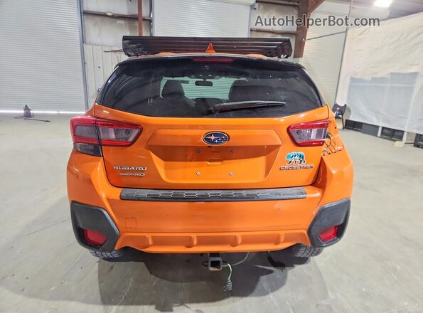 JF2GTABC6JH257946 2018 SUBARU CROSSTREK Orange Вид ззаду