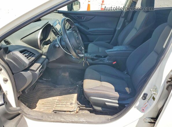 JF2GTABC9JH244575 2018 SUBARU CROSSTREK White წინა სალონის ხედი