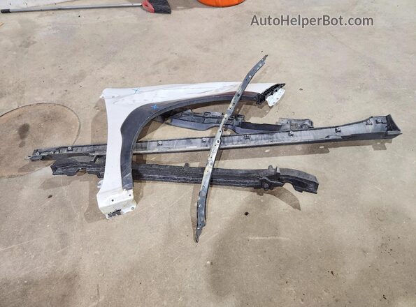 JF2GTACC1KH338319 2019 SUBARU CROSSTREK White Вид підкапотного простору