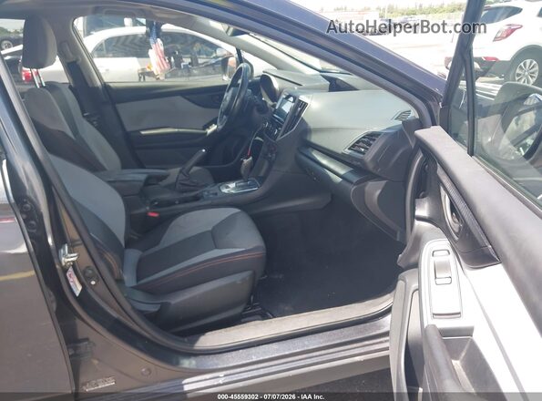 JF2GTADC0JH288493 2018 SUBARU CROSSTREK Gray წინა სალონის ხედი