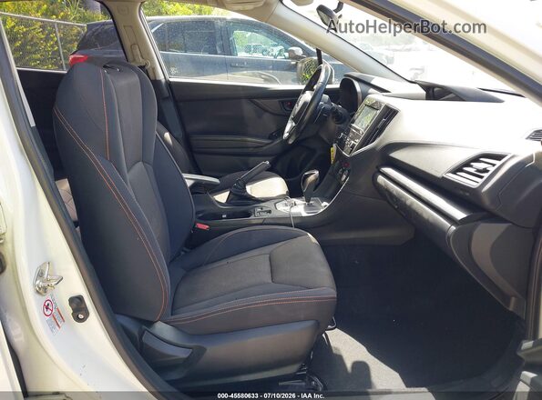 JF2GTADC8JH250834 2018 SUBARU CROSSTREK White Սալոնի դիմացի տեսք