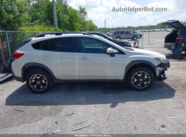 JF2GTADC8JH250834 2018 SUBARU CROSSTREK White Սալոնի 360 աստիճան տեսք