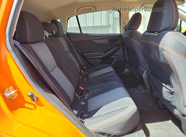 JF2GTADC9JH229233 2018 SUBARU CROSSTREK Оранжевый Вид задних сидений