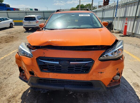 JF2GTADC9JH229233 2018 SUBARU CROSSTREK Оранжевый Вид спереди