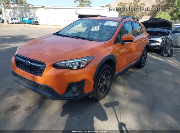 JF2GTADC9JH234481 2018 SUBARU CROSSTREK Orange Vista tres cuartos delantera izquierda