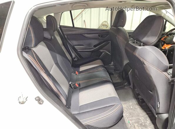 JF2GTADCXJH269434 2018 SUBARU CROSSTREK White Вид задньої частини салону